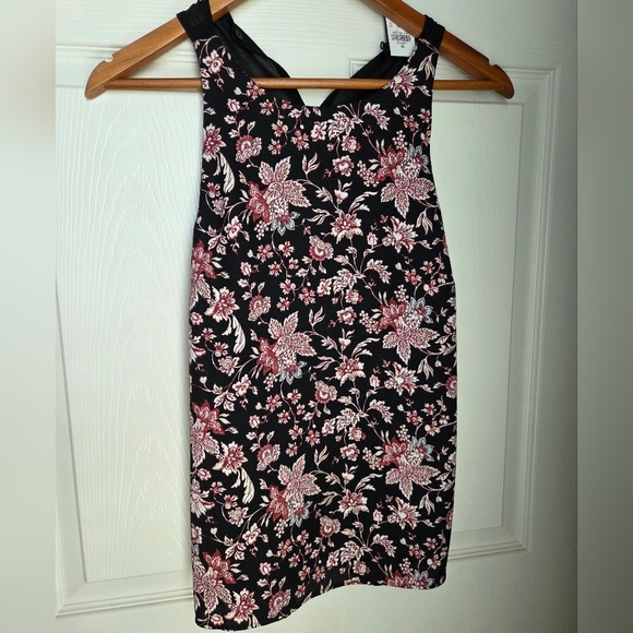 Express Tops - 5 For 25💥Express Black Top with Burgundy and Cream Floral Print